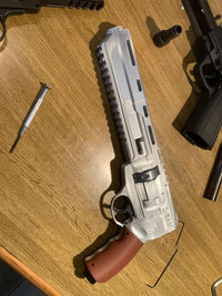 ZDR50 Barrel Cover Silver for tuning barrel for ZDR50 BodyKit for Umarex HDR50 TR50 – ZDR50 Barrel Cover Silver for HDR50 TR50 – Design for Tuning Barrel ✔️ Precision fit for our tuning barrel🔧 Fixed with 4x Allen screws – no wobble, no nonsense💥 Easily
